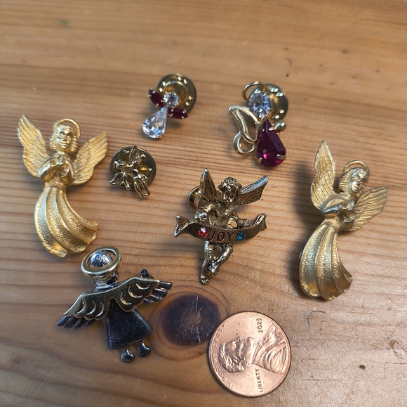 Bungle Of Angel Themed Jewelry - Picture 4 of 4